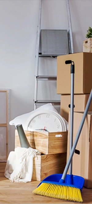 Limpeza pré mudança - materiais de limpeza e caixas de mudança